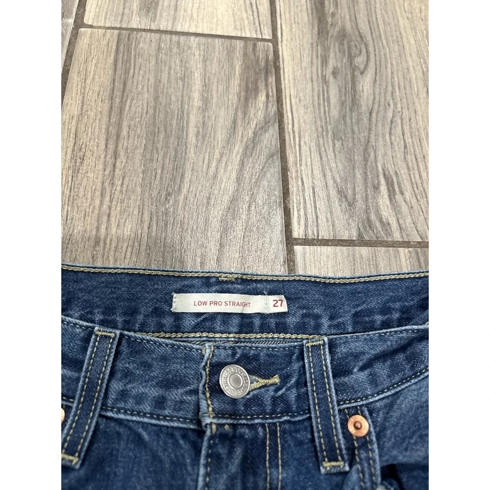 Levi's Women's Size 27 Low Pro Straight Jeans Medium Wash Denim Blue